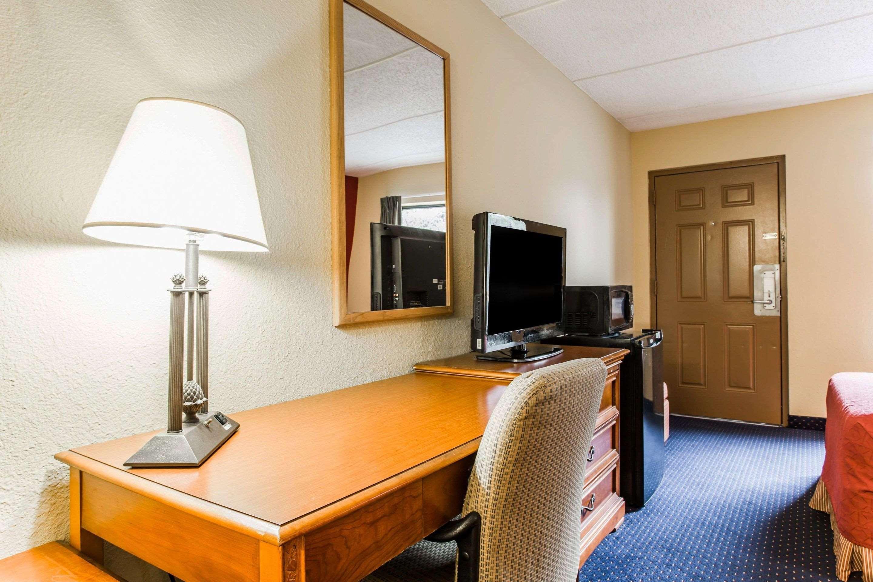 Rodeway Inn Charlotte Downtown Екстериор снимка