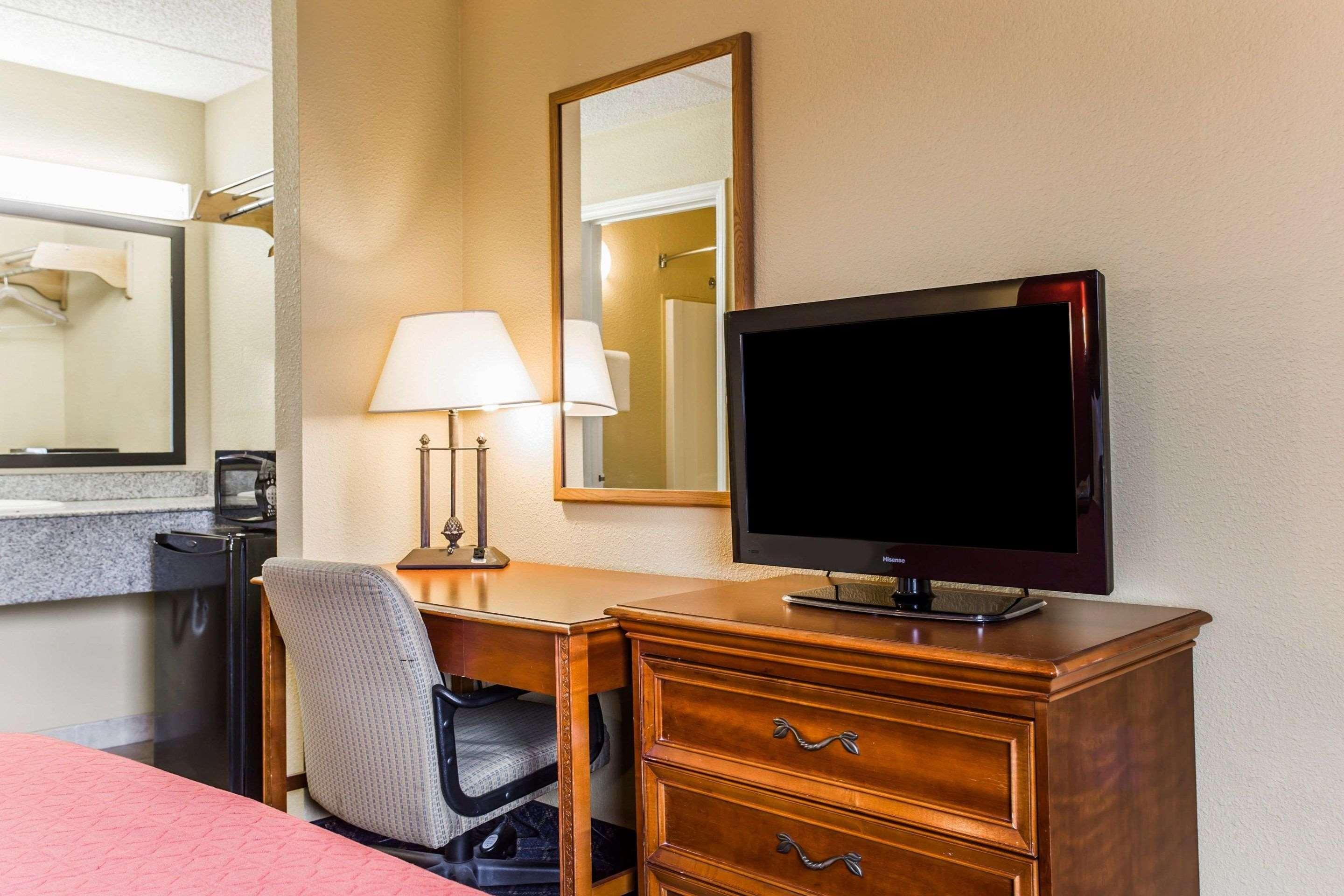Rodeway Inn Charlotte Downtown Екстериор снимка