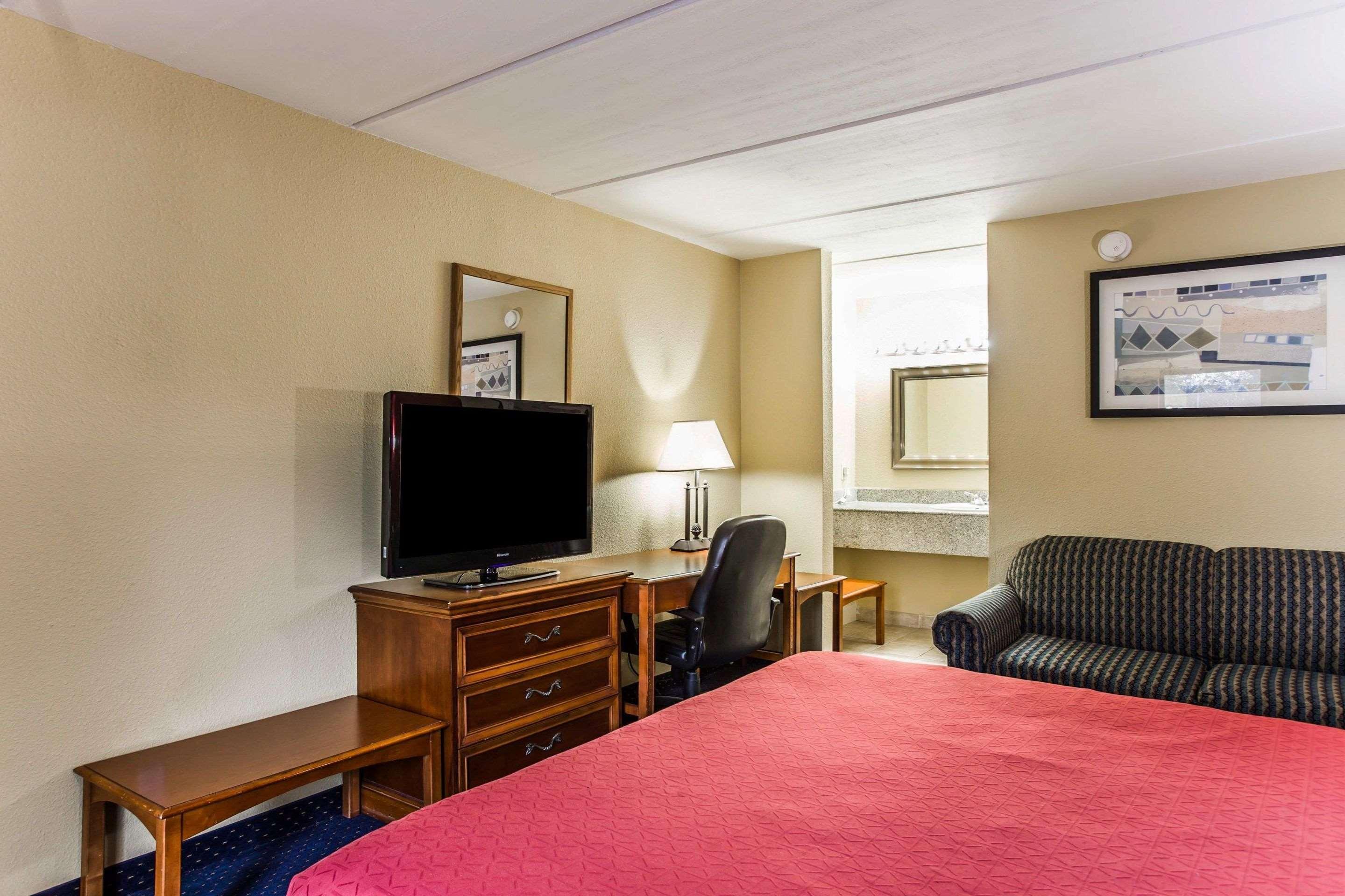 Rodeway Inn Charlotte Downtown Екстериор снимка