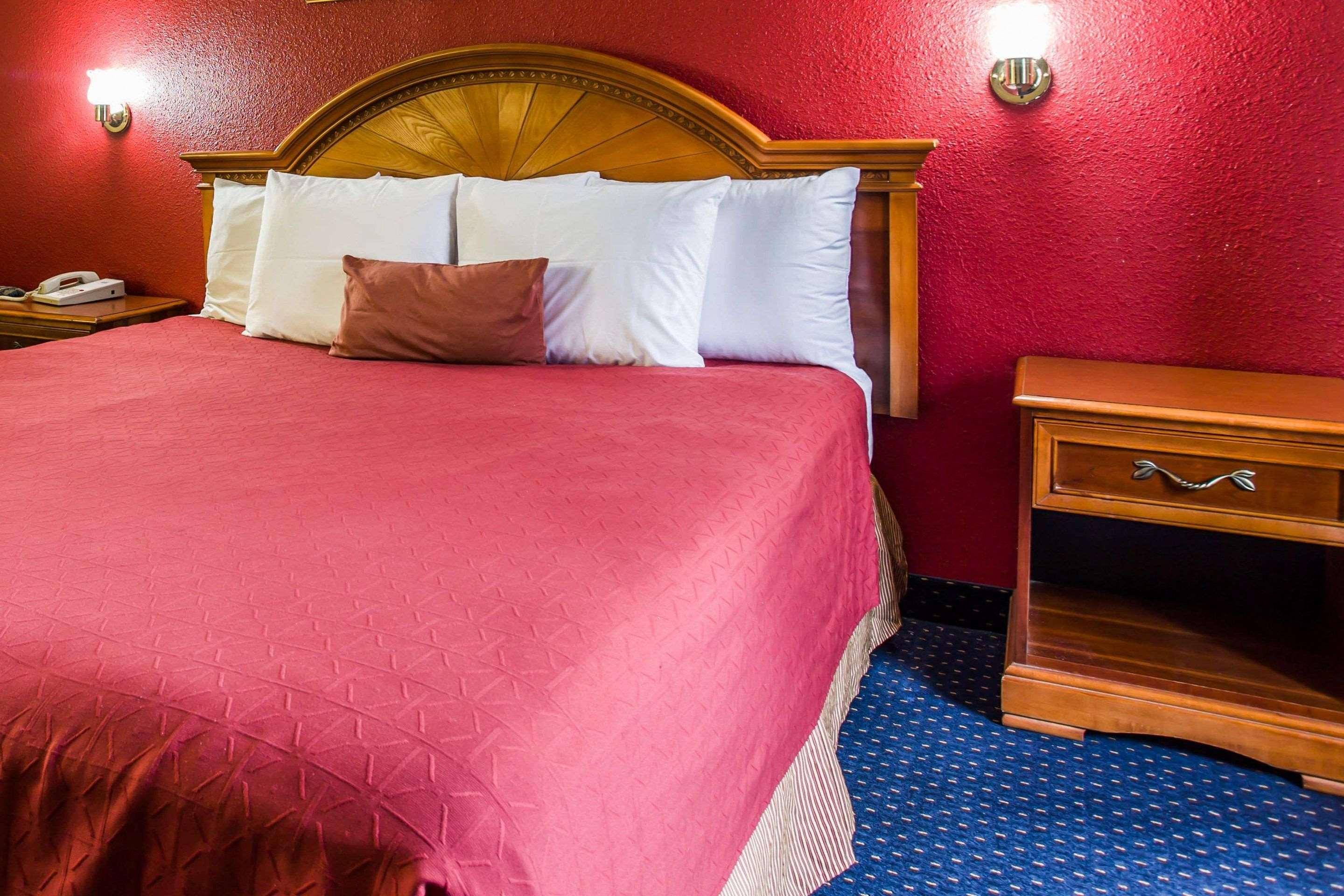 Rodeway Inn Charlotte Downtown Екстериор снимка