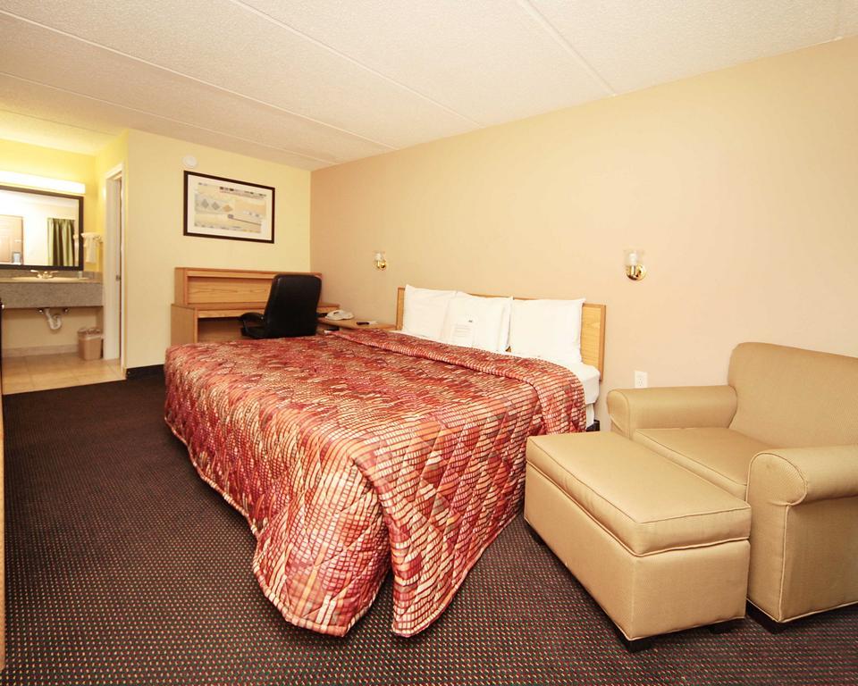 Rodeway Inn Charlotte Downtown Стая снимка